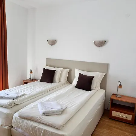 Spacious Two Bedroom In Flora Tulip 12 Borovets