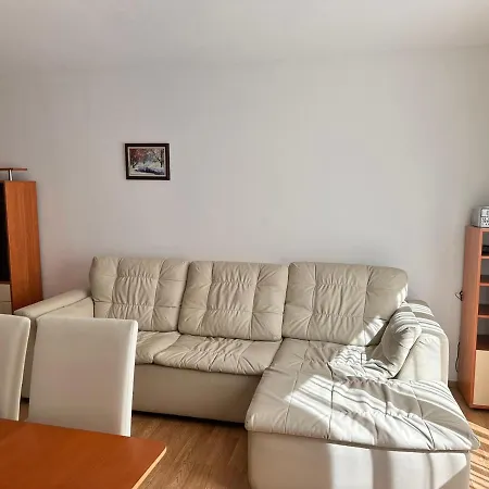 Spacious Two Bedroom In Flora Tulip 12 *
