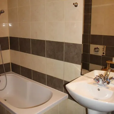 Spacious Two Bedroom In Flora Tulip 12 Lejlighed