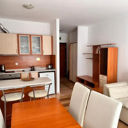 Spacious Two Bedroom In Flora Tulip 12