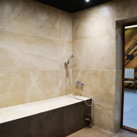 Spacious Two Bedroom In Flora Tulip 12
