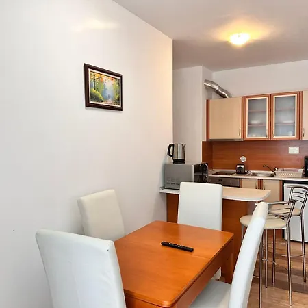 Spacious Two Bedroom In Flora Tulip 12 *